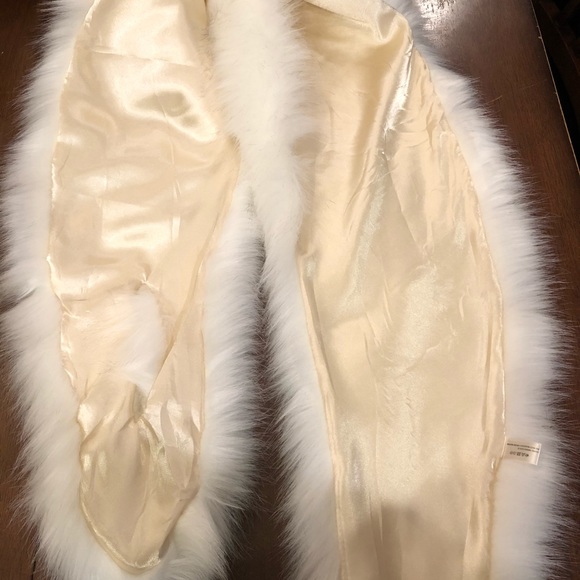 Faux Fur Ivory Shaw - Picture 3 of 5